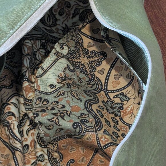 HOMEMADE CROSSBODY BAG-SAGE GREEN/PATTERNED INTERIOR-UNUSED - Picture 7 of 8